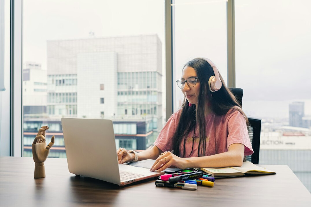 student learning programming online