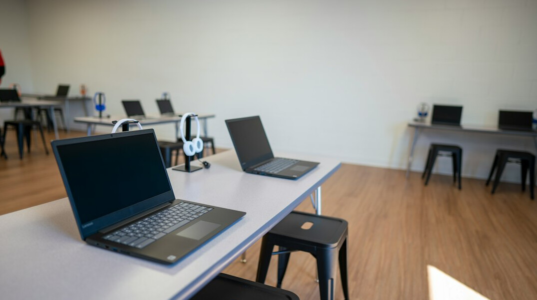 croatian students coding together